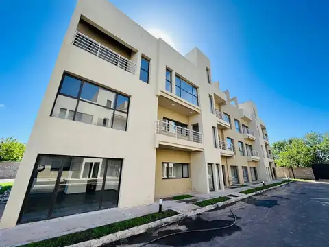 Pandit Nehru 1600, Piso PB F