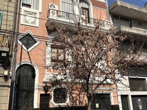 Oficina 17 ambientes con 6 baños