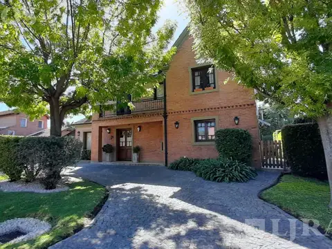 VENTA Casa en Country  La Delfina