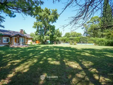 Casa en Alquiler con 2 cocheras