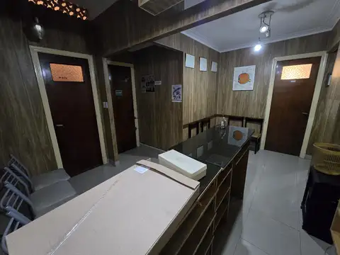 Avenida Hipólito Yrigoyen 4400, Piso 1
