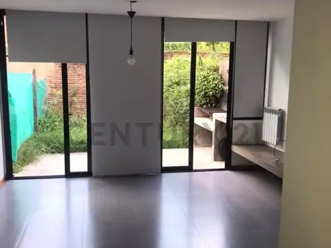 Casa en Alquiler con 1 cochera