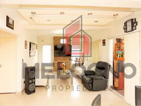 Casa en Venta con 3 cocheras