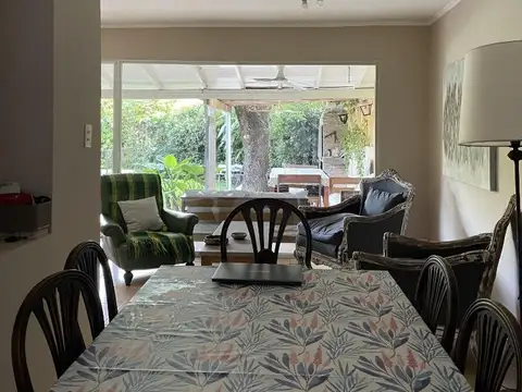 Casa en Venta con 2 cocheras