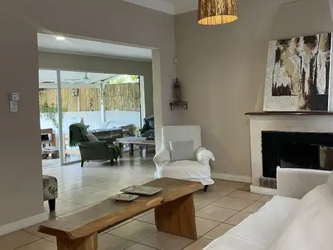 Casa 5 ambientes con 2 baños