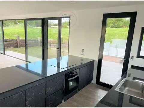 Casa 5 ambientes con 3 baños