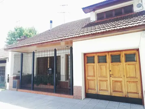 VENTA DE CASA 5 AMB C/COCHERA QUILMES CENTRO