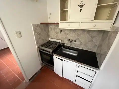 Depto Tipo Casa en Alquiler en Monte Castro, $ 420.000