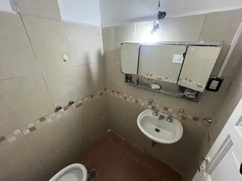 Depto Tipo Casa en Alquiler en Monte Castro, $ 420.000