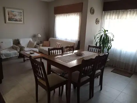Depto Tipo Casa en Venta en Lomas de Zamora, USD 165.000