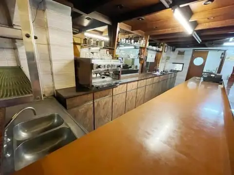 Local Comercial   ex pizzería  sobre Av. Rolón – Boulogne