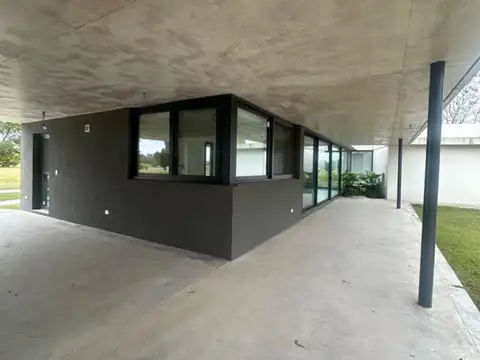 Casa en Venta con 4 cocheras