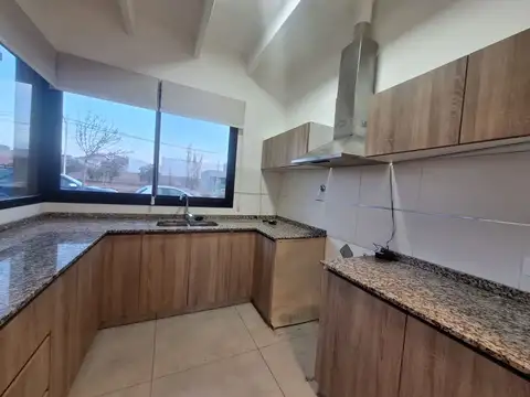 Casa 2 ambientes con 1 baño