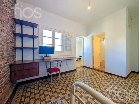 VENTA CASA DE PASILLO DE DOS DORMITORIOS CON PATIO Y TERRAZA EN PICHINCHA