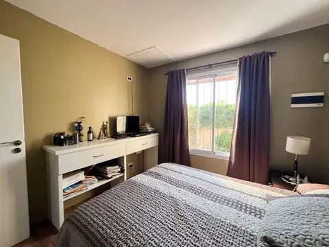 CASA EN VENTA LA PLATA 2 DORMITORIOS COCHERA