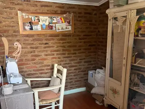 Casa 6 ambientes con 2 baños