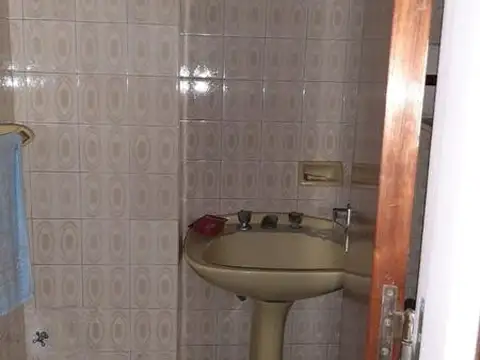 Local con vivienda en planta alta con quincho y galpón SOBRE DOS LOTES