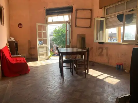 Departamento 6 ambientes con 1 baño