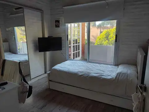 Casa 6 ambientes con 2 baños