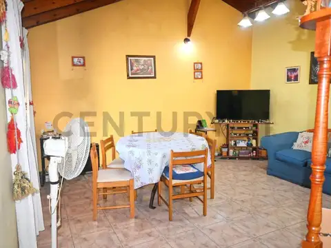 PH de 4 ambientes en planta alta con una superficie aproximada de 70 m², ubicado en la localidad de
