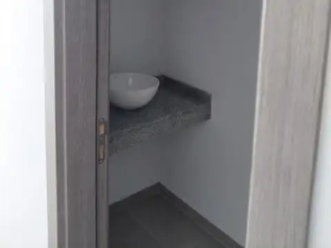 Local en Alquiler en Solares de Manatiales, USD 1.600