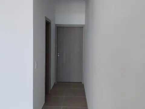 Local en Alquiler en Solares de Manatiales, USD 1.600