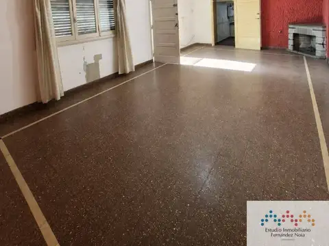 Casa 2 dormitorios en venta en Valentín Alsina  2 cocheras y amplia terraza