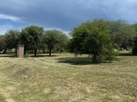 Lote esquina en venta 600 m² en country Valle del Golf, Malagueño
