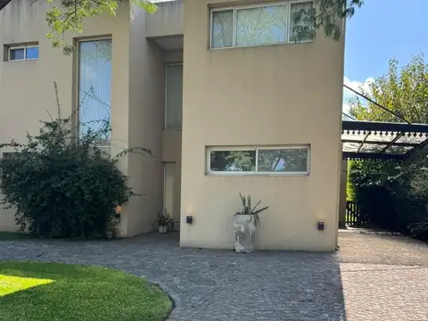 Casa de 6 ambientes en Los Lagos. Nordelta
