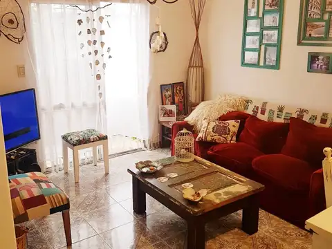 DEPTO. 2 AMB. AL FRENTE CON BALCÓN