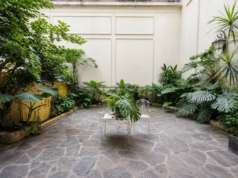 2 Ambientes con Gran Patio | 107 m² | 2 Aires Acondicionados | Lavadero Incorporado.