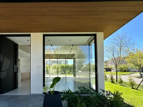 Casa 6 ambientes con 3 baños