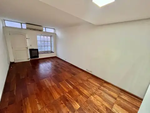 Casa en Alquiler con 1 cochera