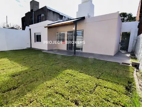 Preciosa casa en venta en Castelar Norte