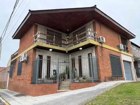 CASA 4 AMB BANFIELD PARQUE GARAGE PISCINA APTO CR