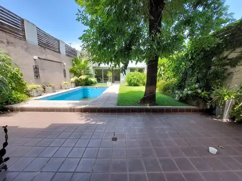 Casa 5 ambientes con 4 baños