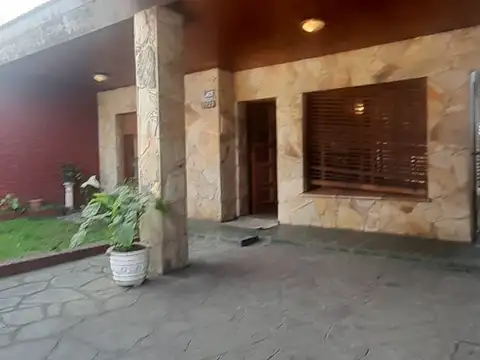 VENTA CASA MORENO cuatro ambientes