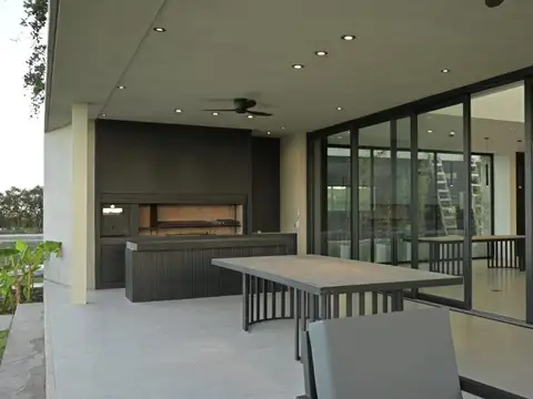Casa al lago central en venta 4 dormitorios en suite