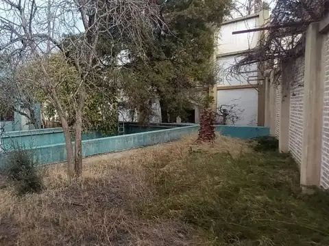 Casa 8 ambientes con 3 baños