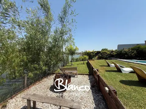 Casa 6 ambientes con 5 baños