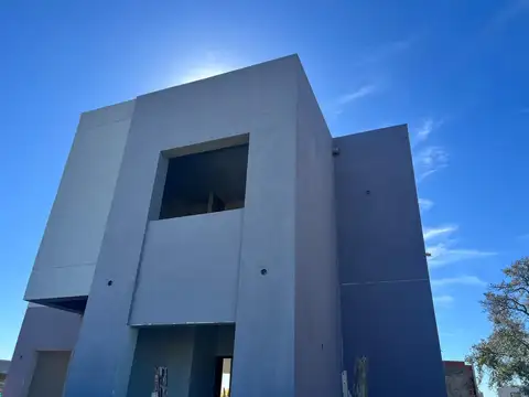 Casa en Venta en Pilar Del Este - Santa Elisa, USD 238.000