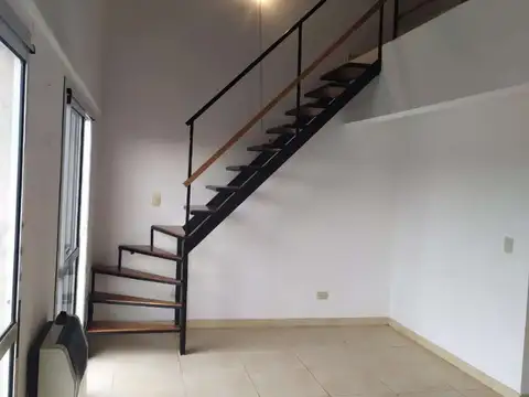 HERMOSO DEPARTAMENTO CON AMPLIO BALCÓN