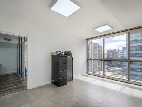 Oficina 5 ambientes con 2 baños