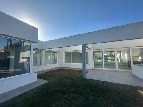 Casa en Alquiler de 3 dormitorios