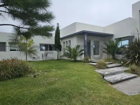 Casa en Venta en Barrio Residencial 1, USD 389.000