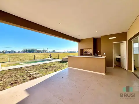 Casa en Venta con 4 cocheras