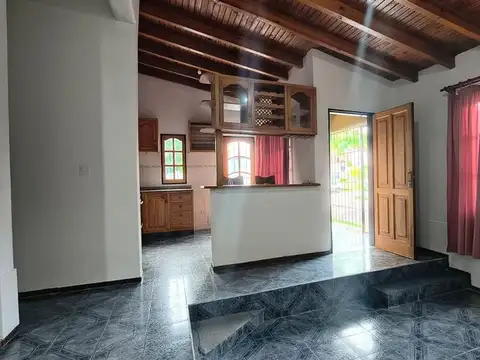 Casa 4 ambientes con 1 baño
