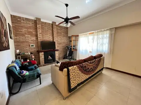 Depto Tipo Casa 4 ambientes con 2 baños