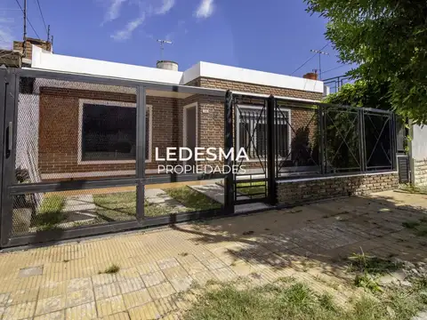 CASA 2 AMBIENTES  CON GARAGE Y PATIO