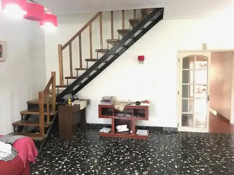 Casa en Venta con 6 cocheras